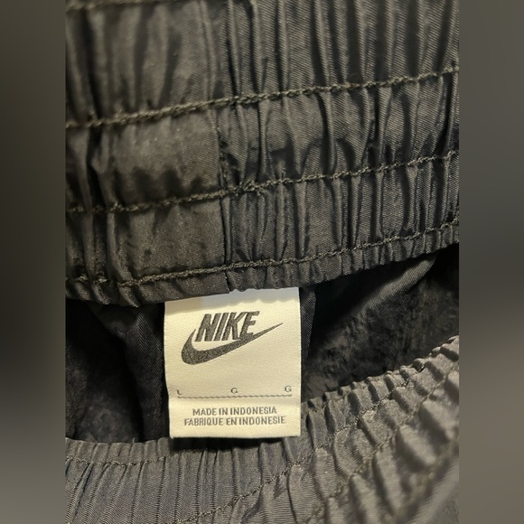 Nike Women's Sportswear City Utility Woven High-Rise Pants - Picture 4 of 6